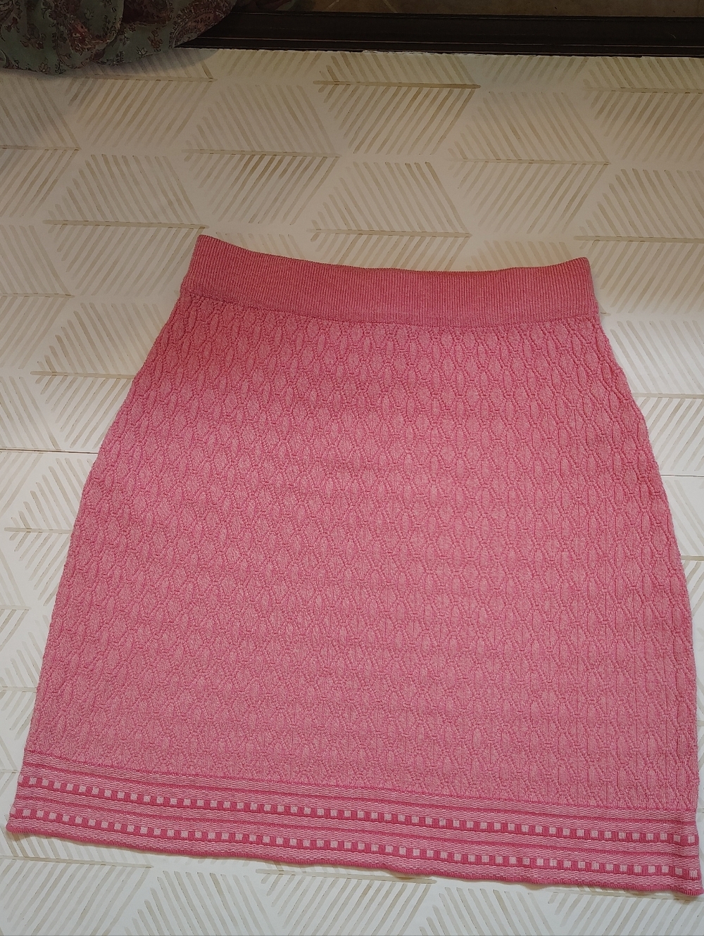 Nanette Lepore Pink Knit Skirt – Size Large Like New